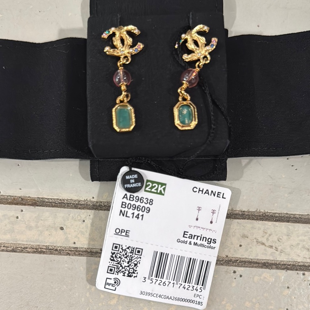 CHANEL Gold Drop Earrings with Iconic CC Logo NIB